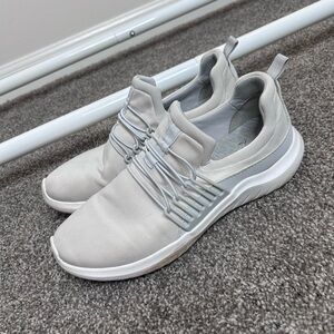 Clarks cushion tennis shoe